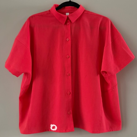 LULULEMON SHORT SLEEVED BUTTON UP SIZE 8 - Picture 5 of 7